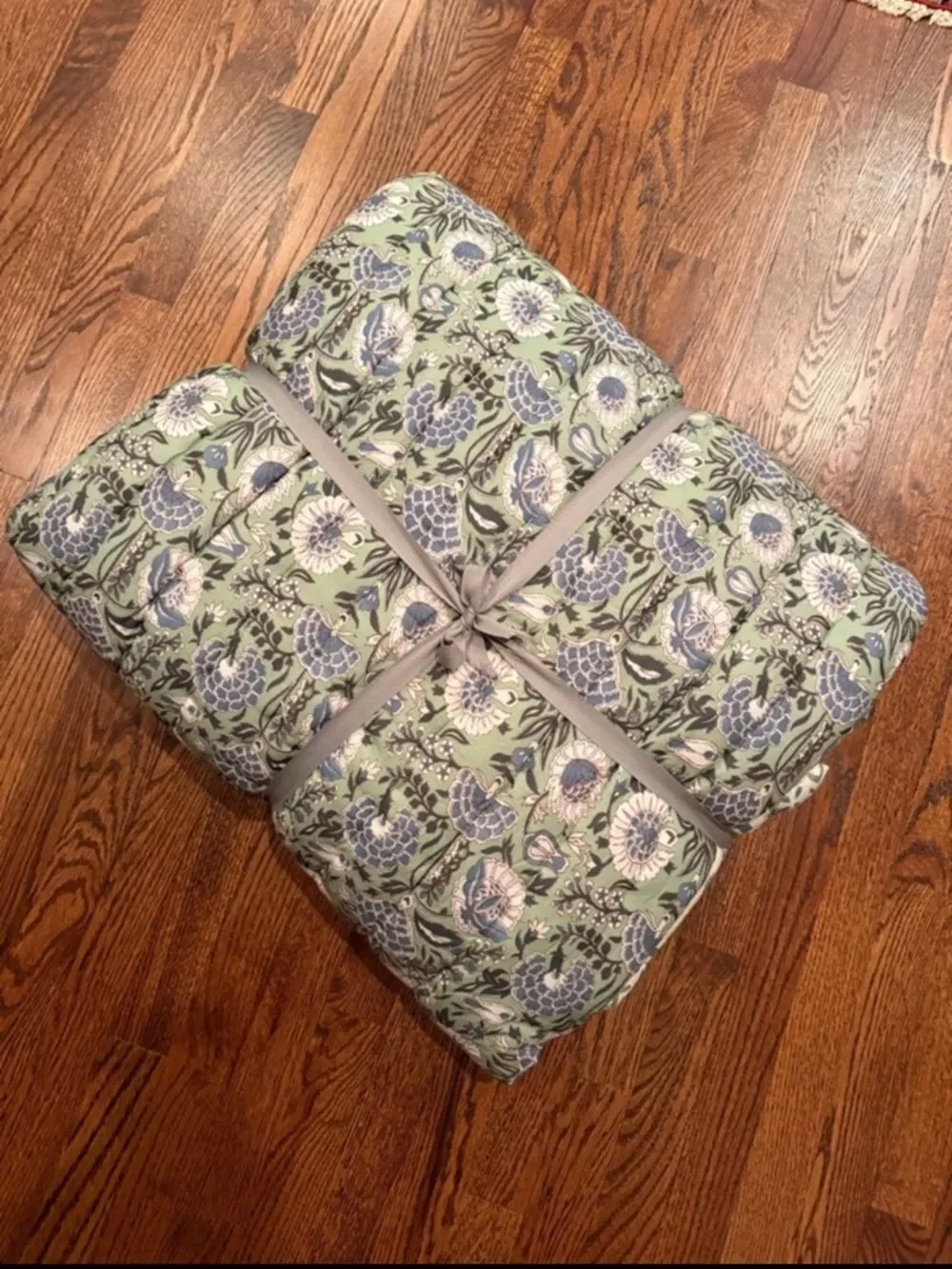 New Anthropologie 100% Cotton Voile Printed Quilt Collection Size Queen